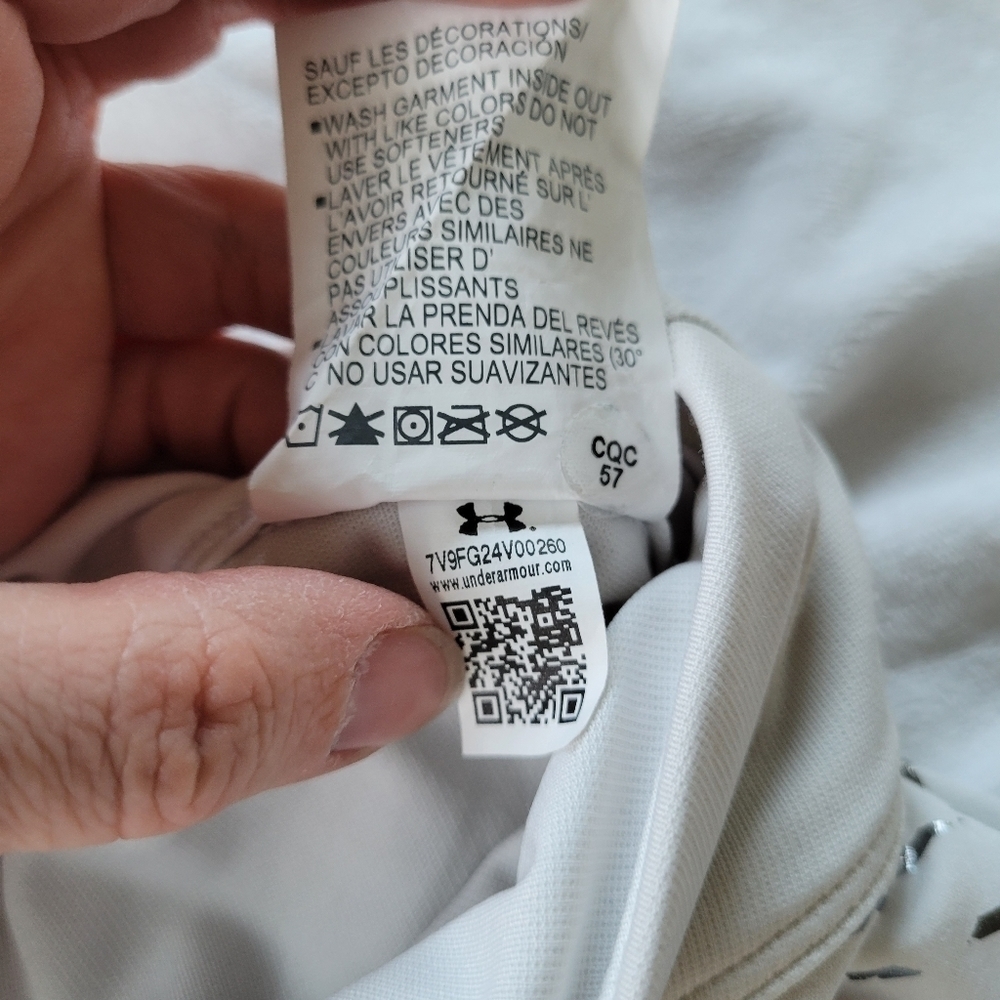 Under Armour white w/metalic silver striping heatgear fitted skort M - Picture 7 of 12